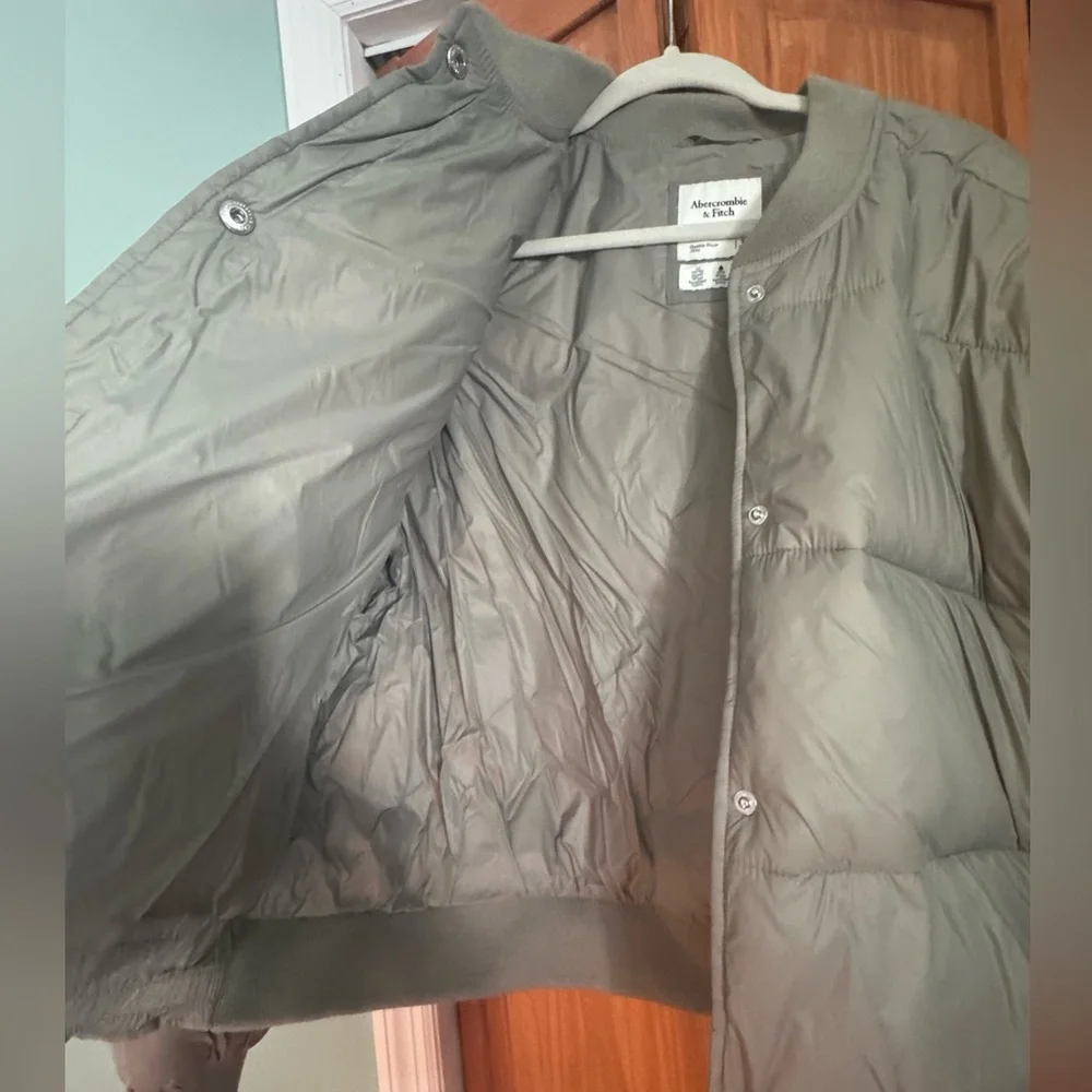 NWT Abercrombie Bomber Jacket - Picture 3 of 6